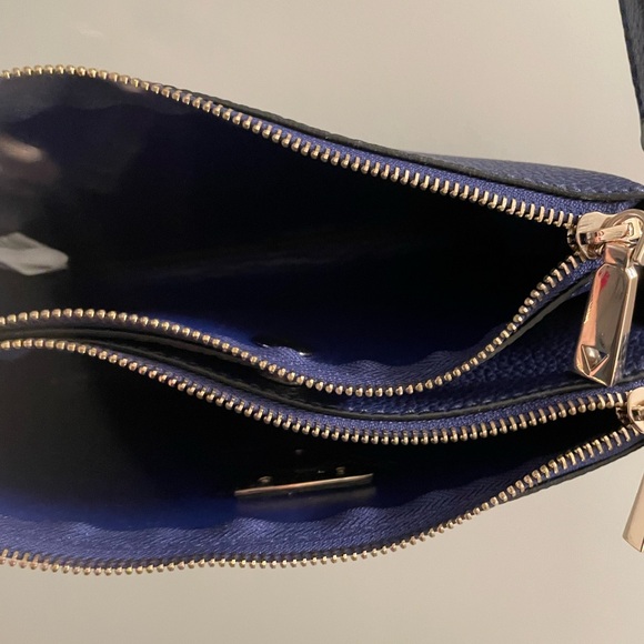 Gorgeous blue Guess bag - Picture 3 of 14